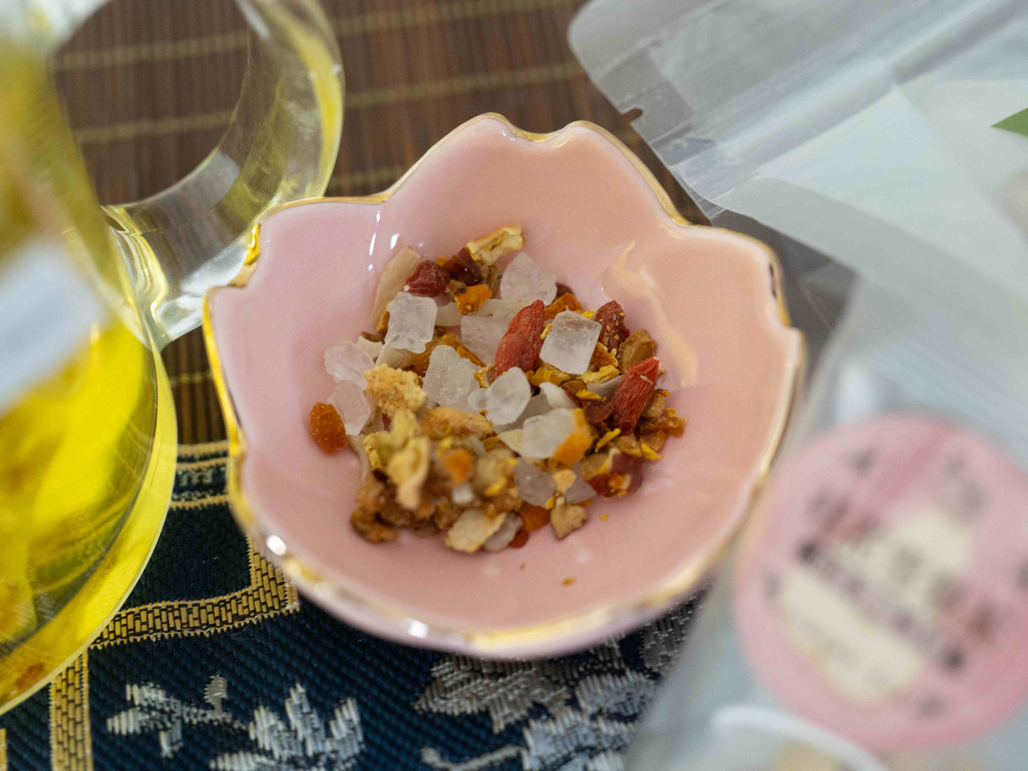 Cha Yuen – 50pcs Osmanthus Pear Tea Heat-clearing Herbal Tea Bags assists in resolving phlegm and soothing throat discomfort